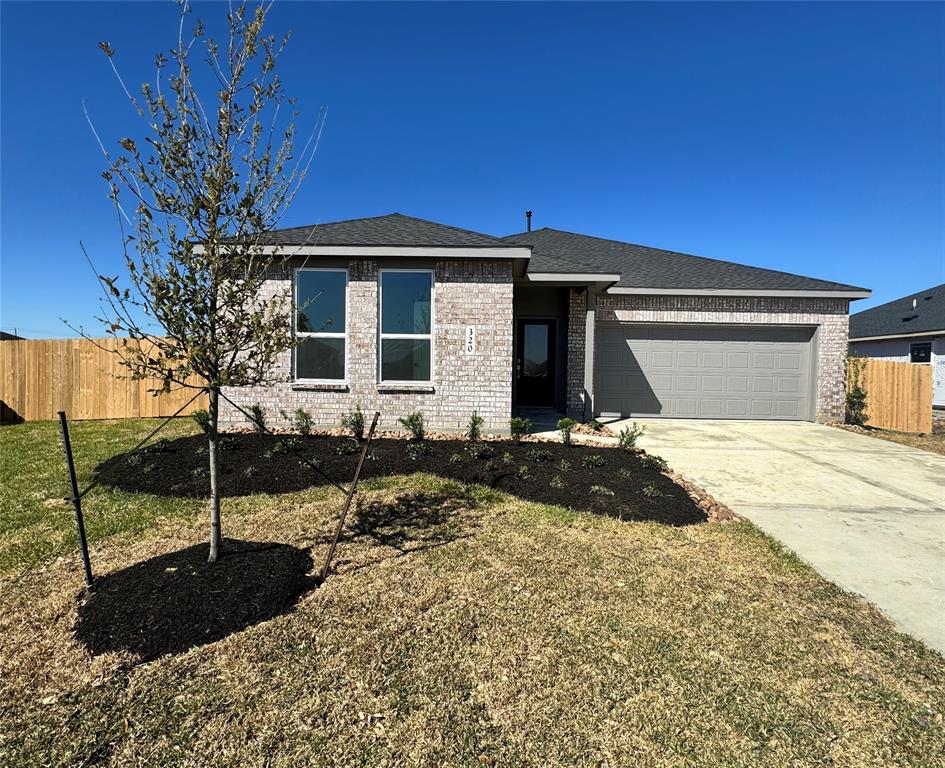 320 Emma Street, Angleton, Texas image 1