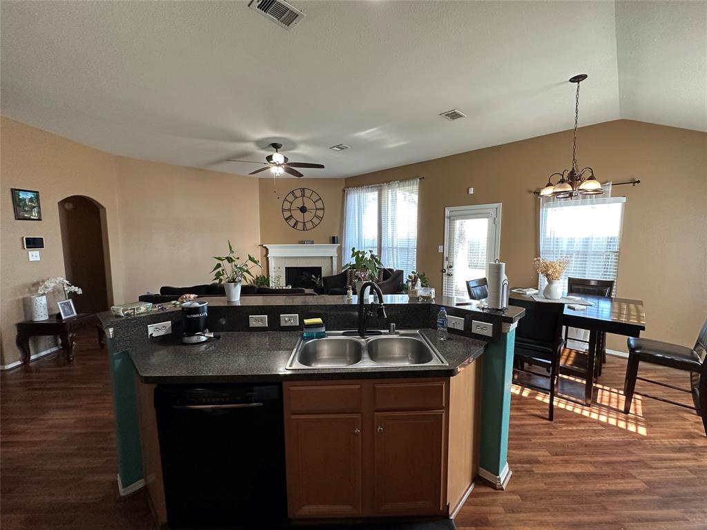 149 Silver Lake Court, La Marque, Texas image 4