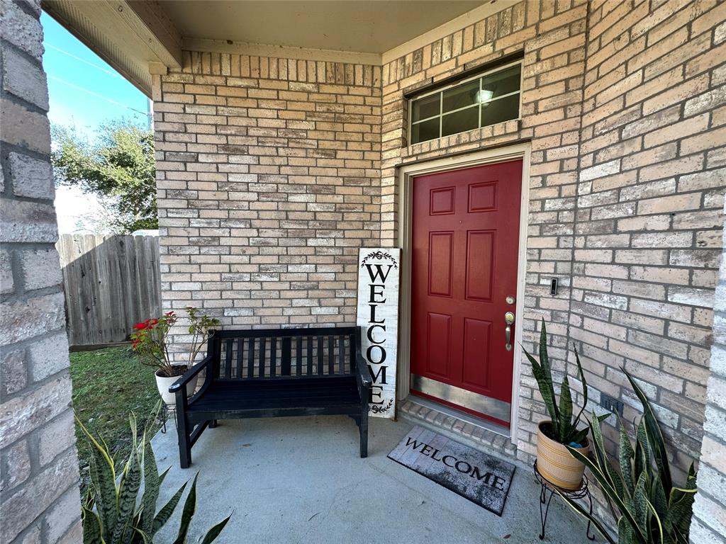 149 Silver Lake Court, La Marque, Texas image 2