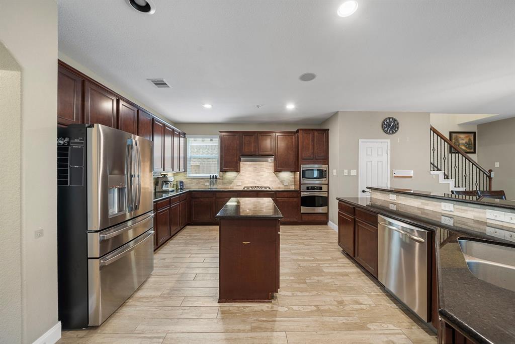 2553 Valencia Cove, League City, Texas image 11