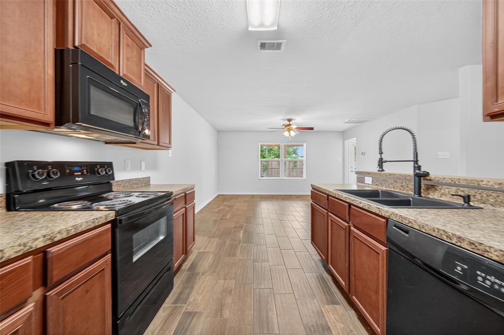 Houston, Texas 77044, United States, 3 Bedrooms Bedrooms, ,2 BathroomsBathrooms,Residential,Active,171510