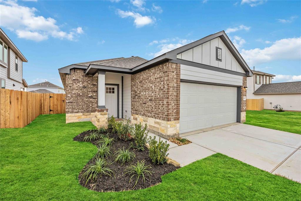 3008 Plateau Drive, Brookshire, Texas image 2