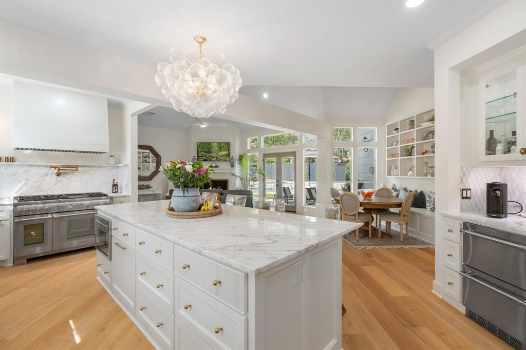 101 W Wedgemere Circle, The Woodlands, Texas image 11