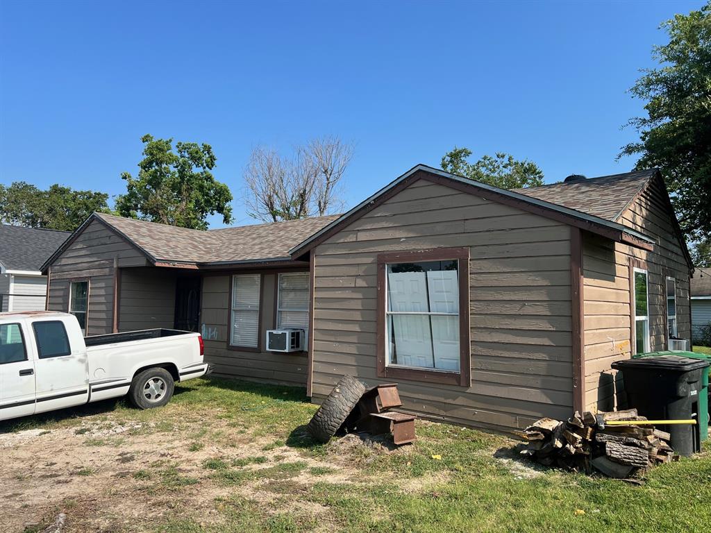 Photo 1 of 11 of 9133 Lake Forest Boulevard house