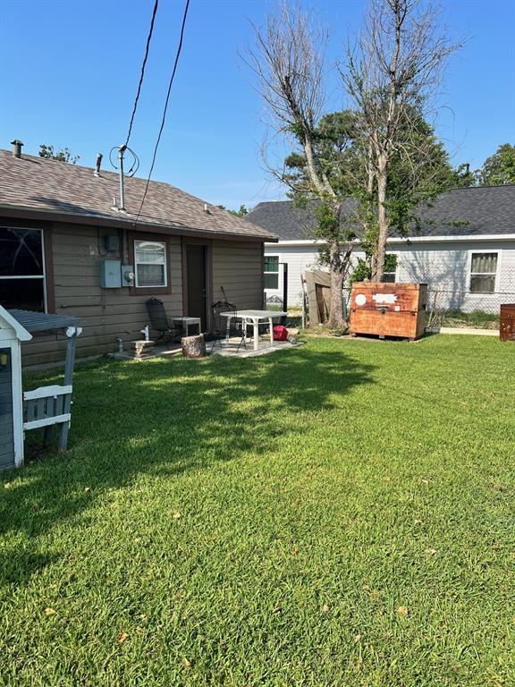 Photo 5 of 11 of 9133 Lake Forest Boulevard house