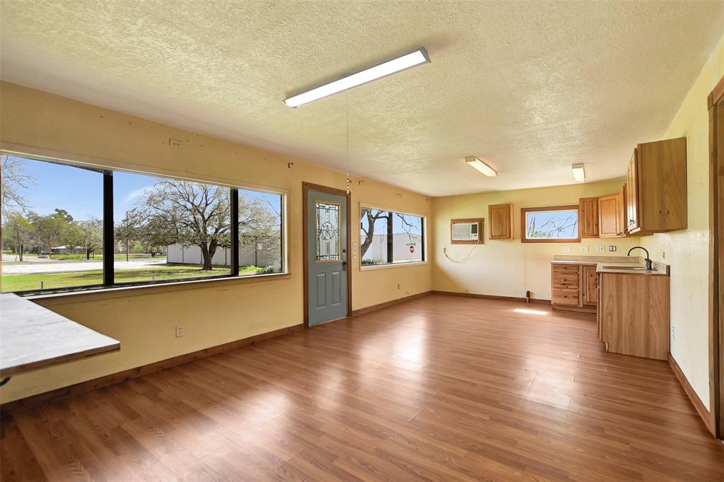 301 Price Street, Madisonville, Texas image 8