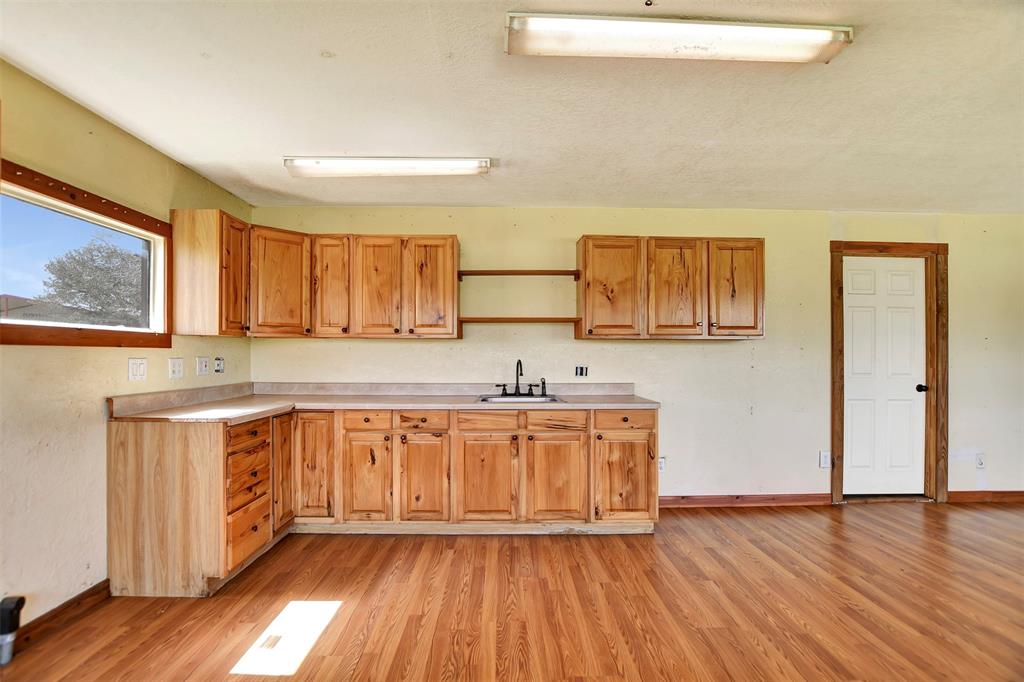 301 Price Street, Madisonville, Texas image 9