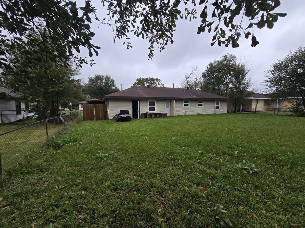 2301 Owens Avenue, Groves, Texas image 4