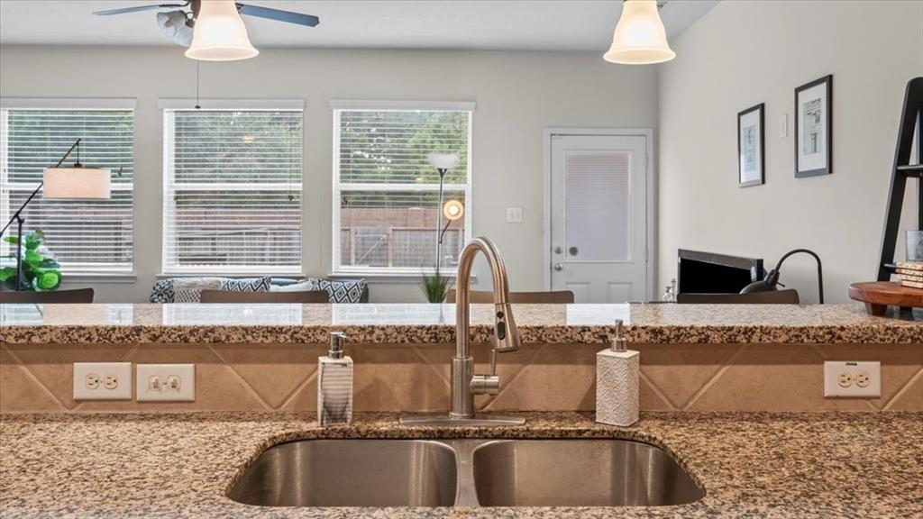 10543 Day Trail Lane, Spring, Texas image 10