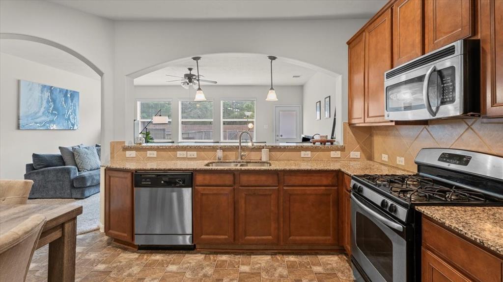 10543 Day Trail Lane, Spring, Texas image 9
