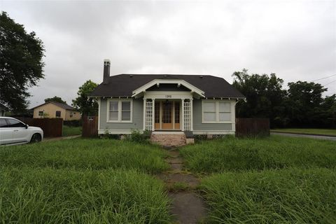 Photo of 1395 Avenue A, Beaumont, TX 77701 (MLS # 32674572)