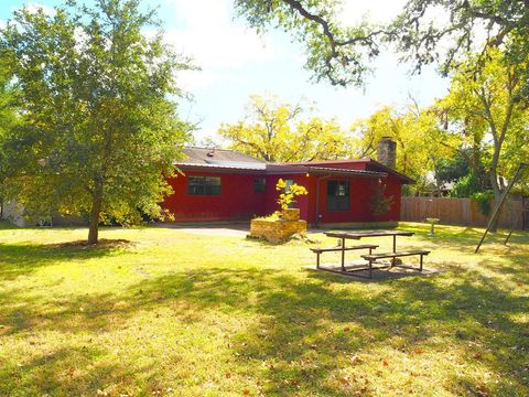 A home in La Grange