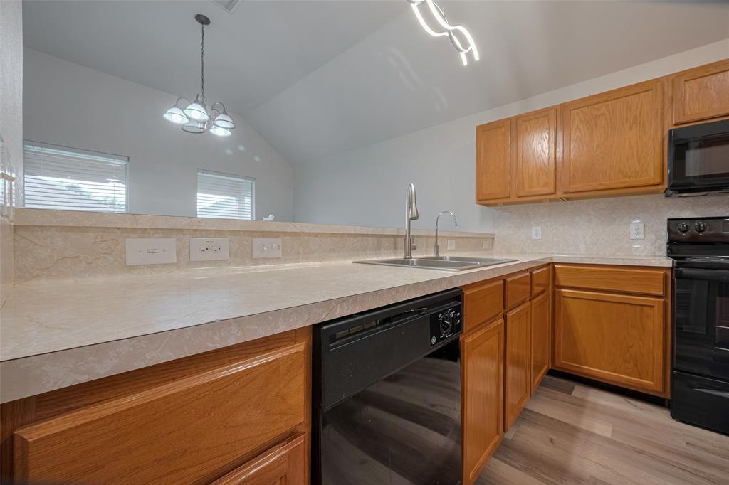4022 Hawthorne Glen Court, Fresno, Texas image 8