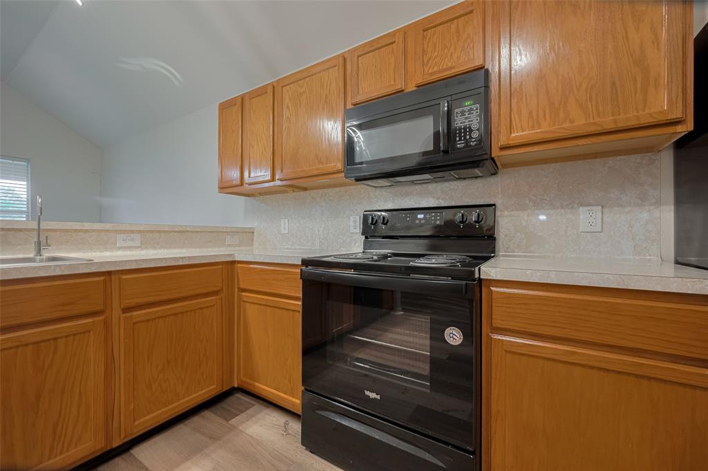 4022 Hawthorne Glen Court, Fresno, Texas image 9