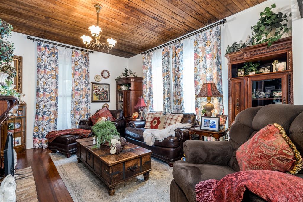 111 S Masonic Street, Bellville, Texas image 24