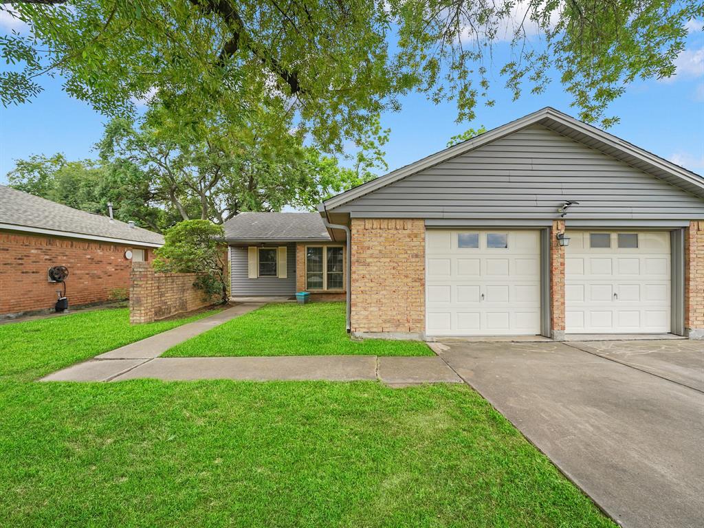 1406 Chippawa Lane