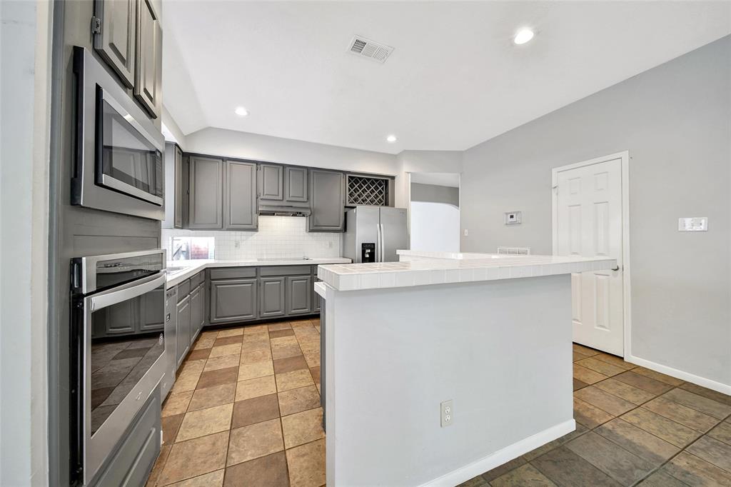 4911 Greenriver Valley Drive, Kingwood, Texas image 14
