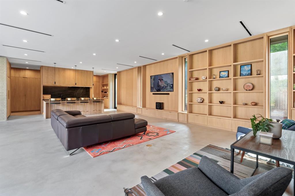 2021 Albans Road