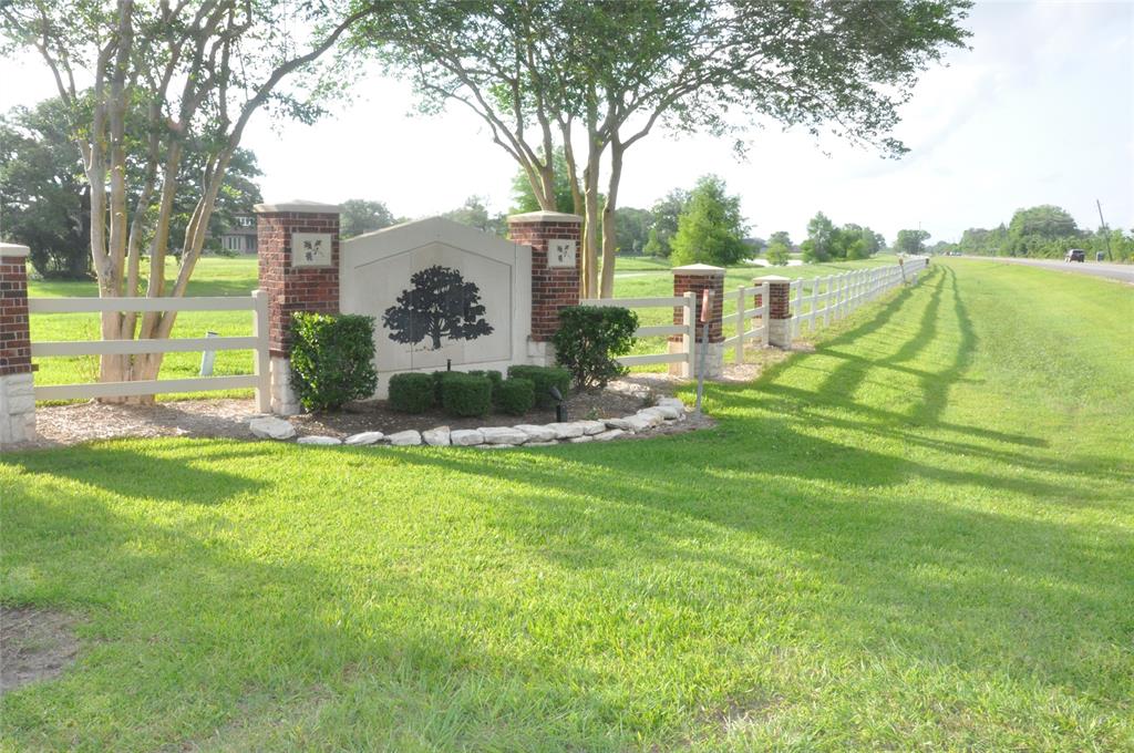 1414 Lakeland Circle, Rosharon, Texas image 3