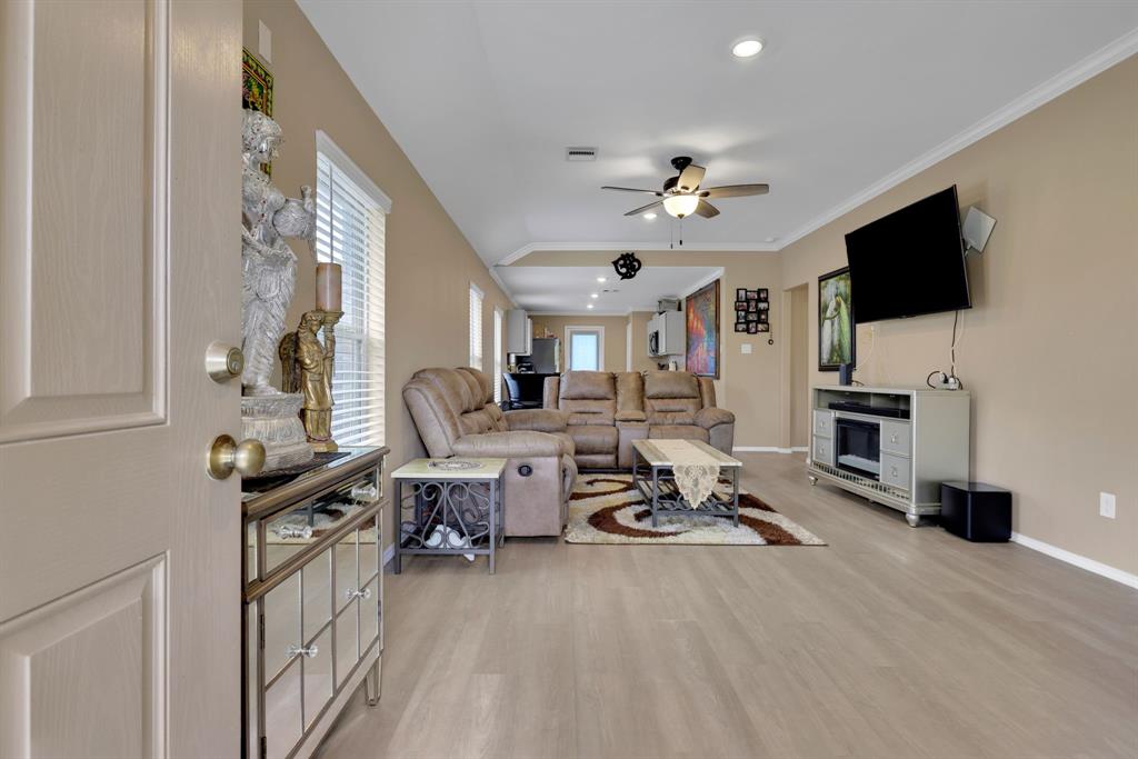8626 Bar Harbor Drive, Baytown, Texas image 4