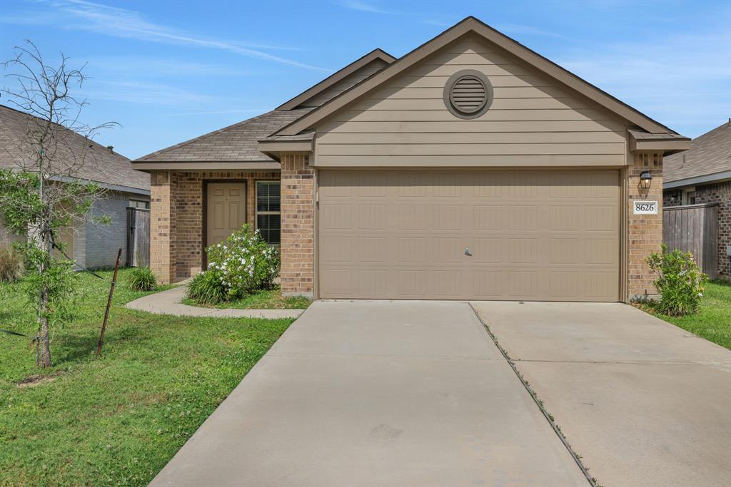 8626 Bar Harbor Drive, Baytown, Texas image 2