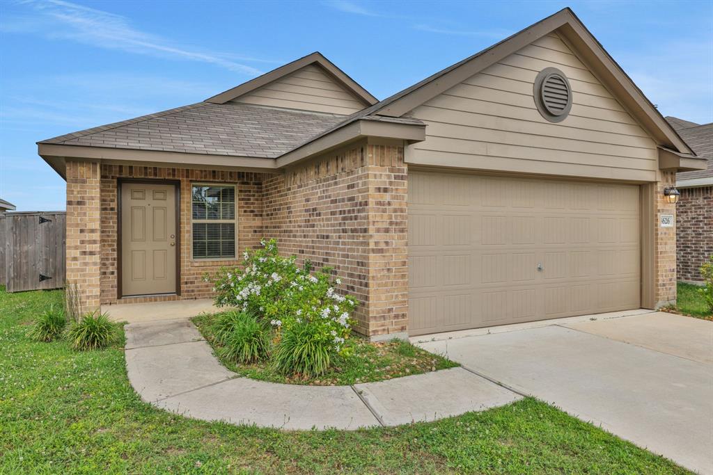8626 Bar Harbor Drive, Baytown, Texas image 1