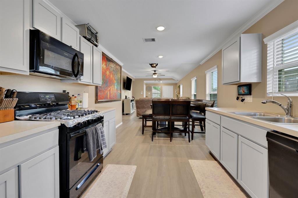 8626 Bar Harbor Drive, Baytown, Texas image 11