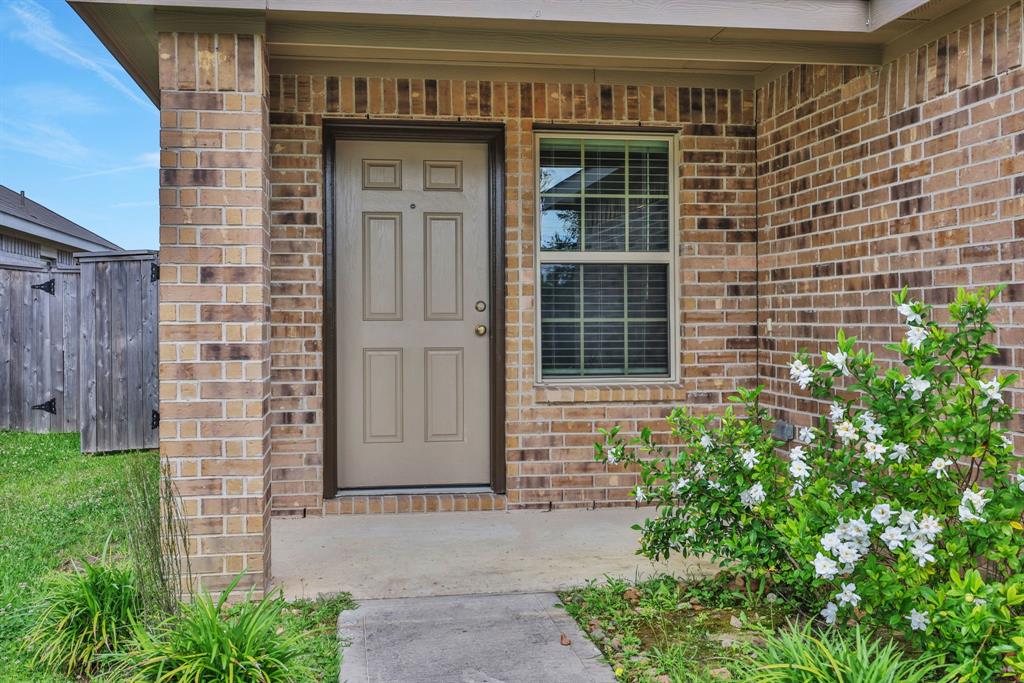 8626 Bar Harbor Drive, Baytown, Texas image 3