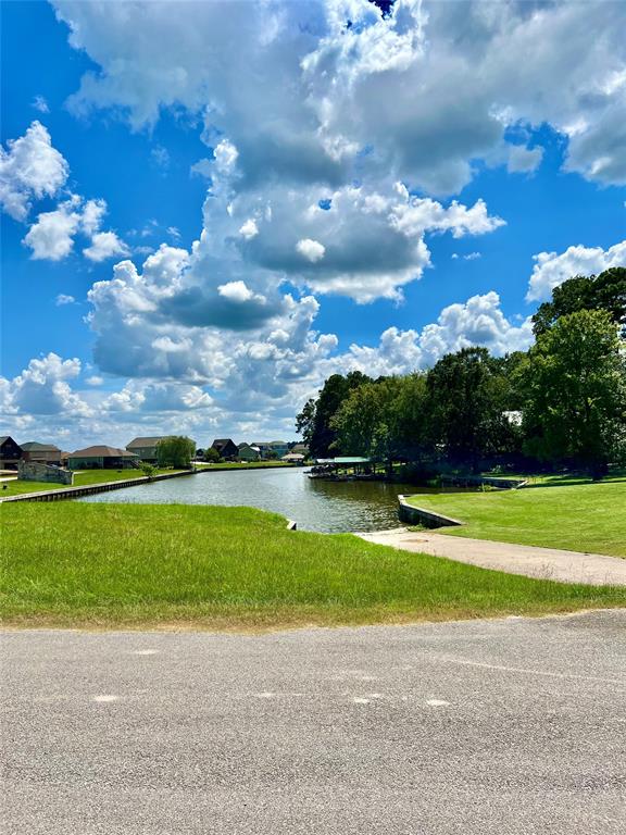 7 Cypress Bend, Huntsville, Texas image 2