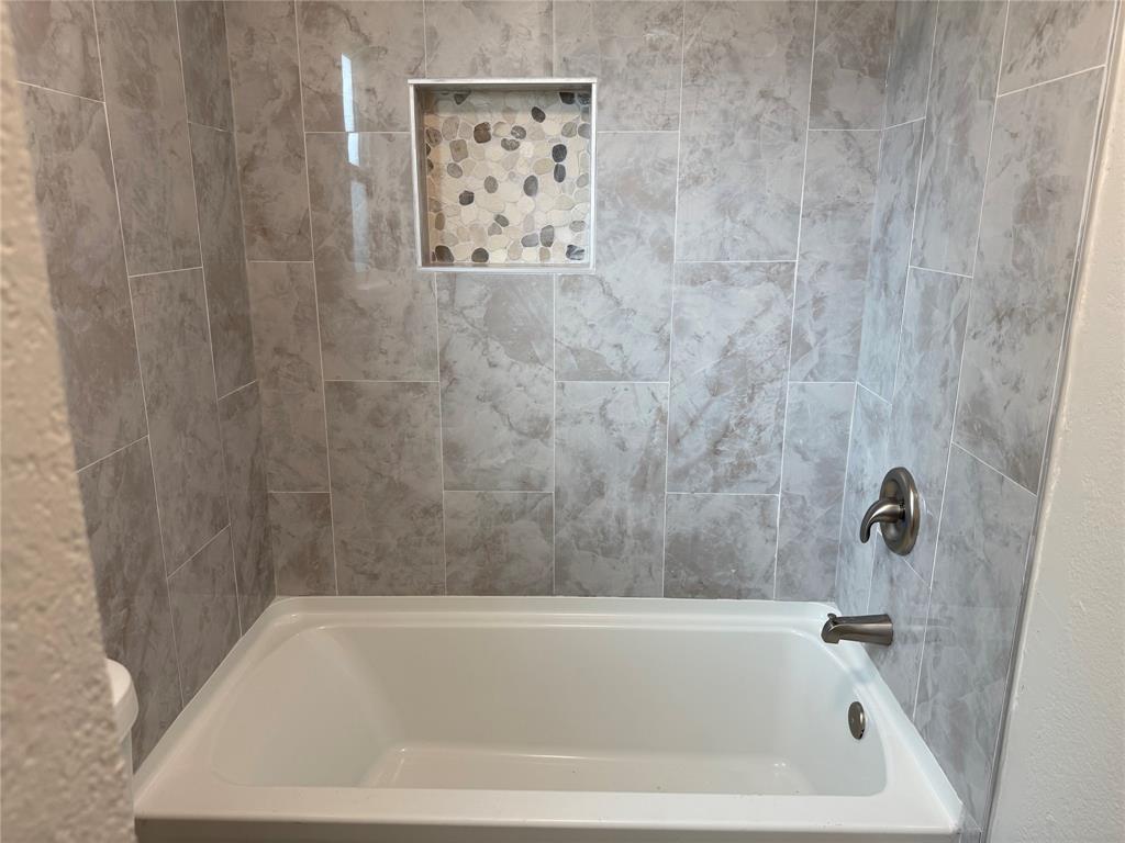 1223 Gentle Bend Drive, Missouri City, Texas image 11