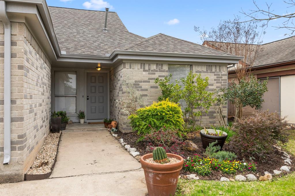 2239 Highland Hills Drive, Sugar Land, Texas image 2