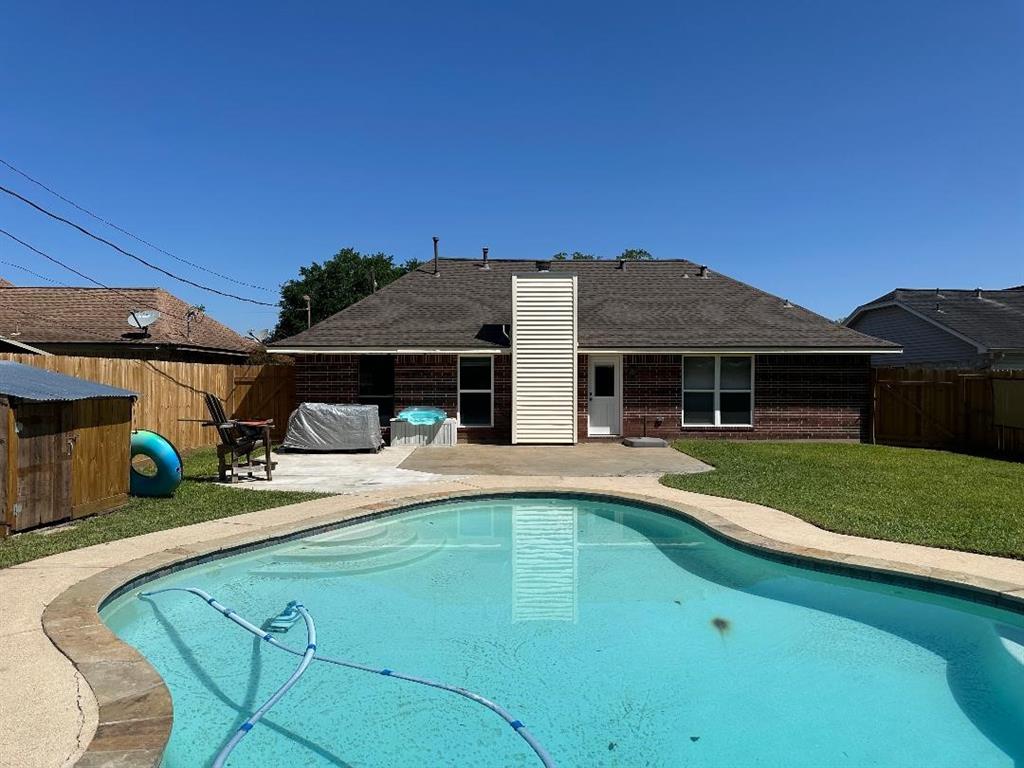 21 Alexander Court, Angleton, Texas image 2