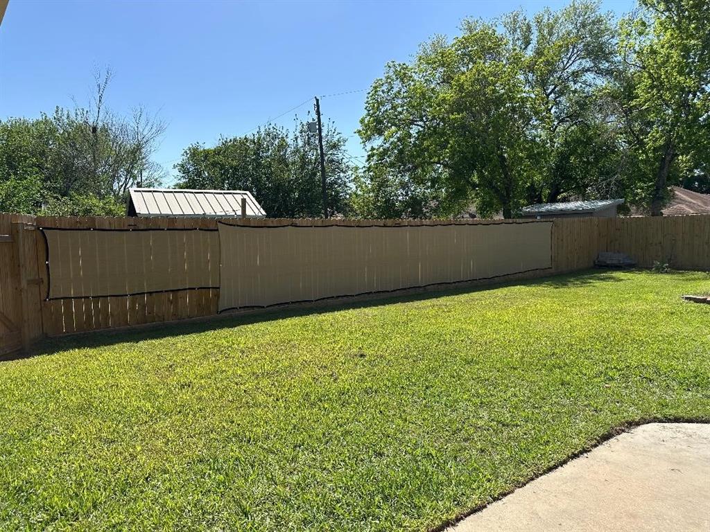 21 Alexander Court, Angleton, Texas image 4