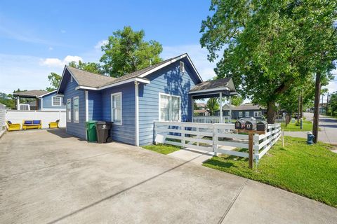 223 Adams Street Houston TX 77011