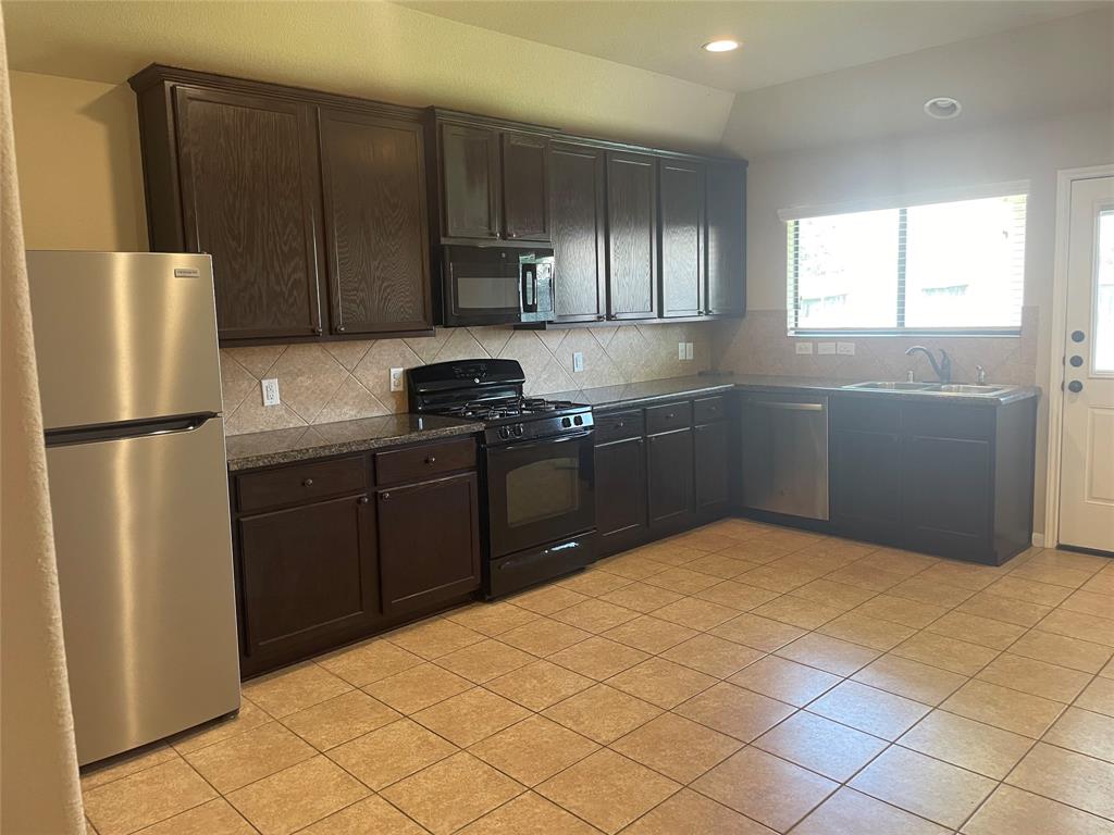 23526 Plantation Pines Lane, Tomball, Texas image 11