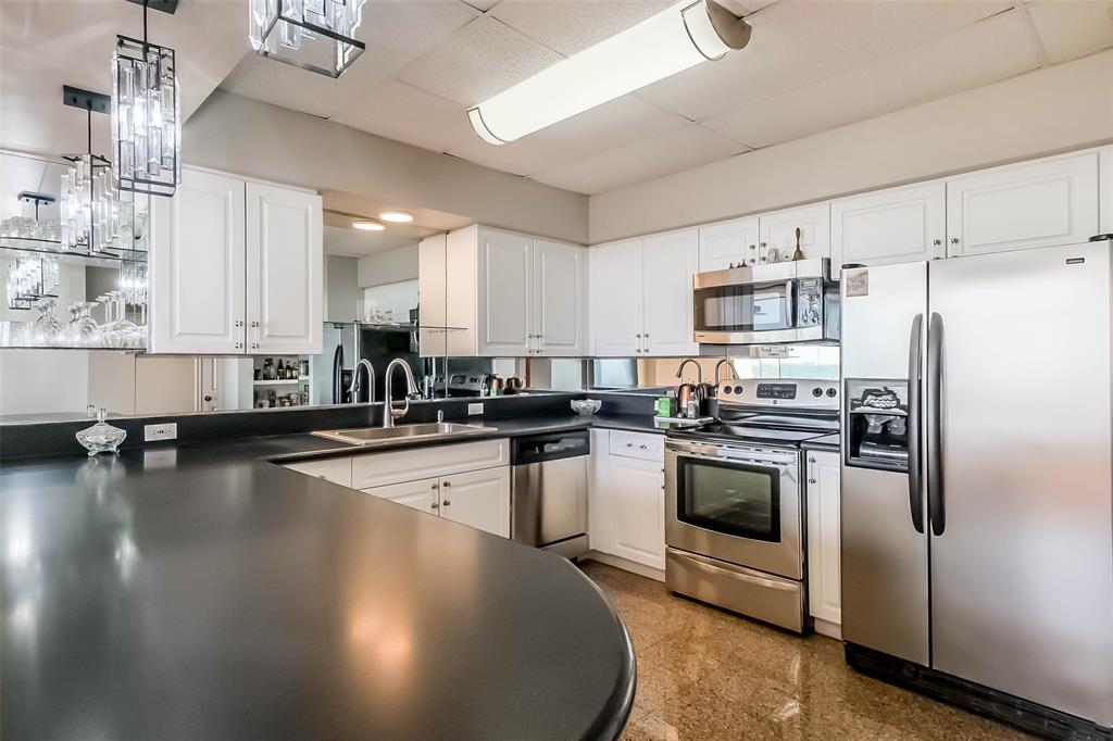15 Greenway Plaza 11B