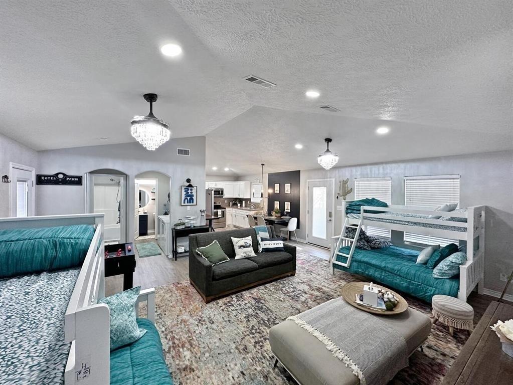 960 Crane Lane Ln, Crystal Beach, Texas image 6