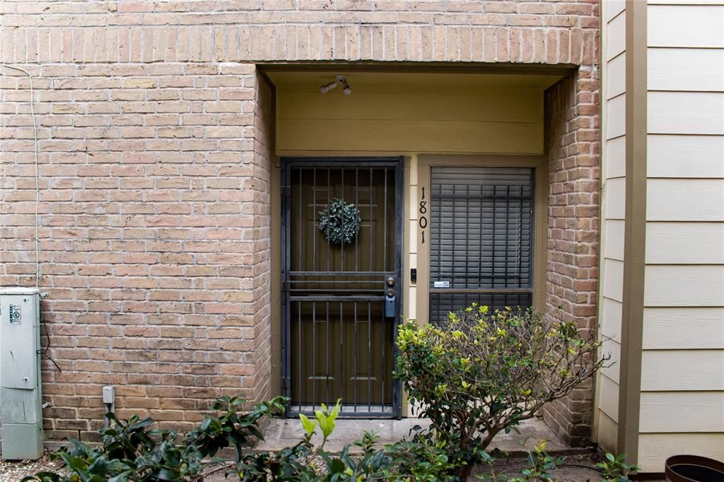 listing image 0