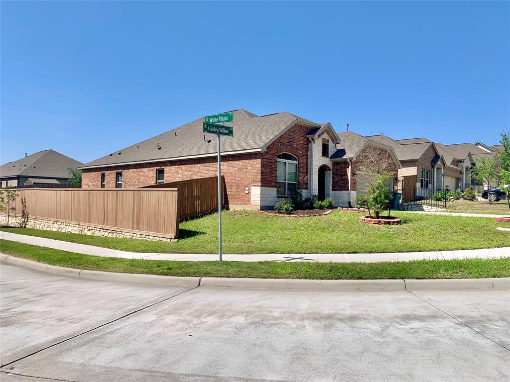 907 Golden Willow Lane, Conroe, Texas image 2