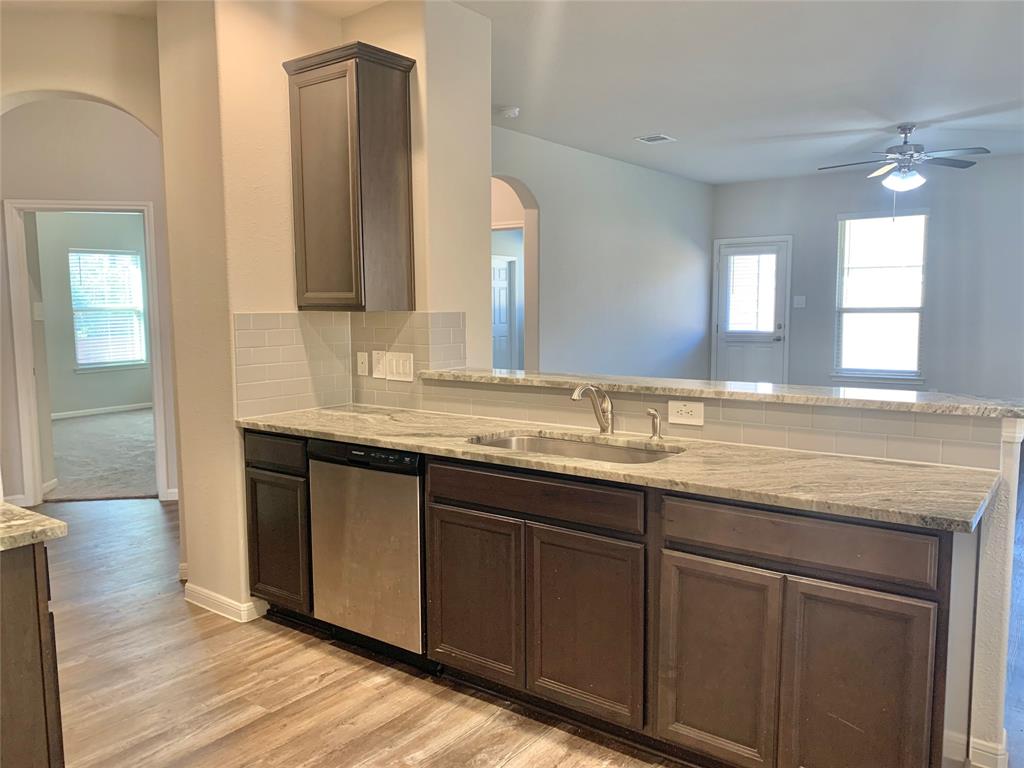 907 Golden Willow Lane, Conroe, Texas image 11