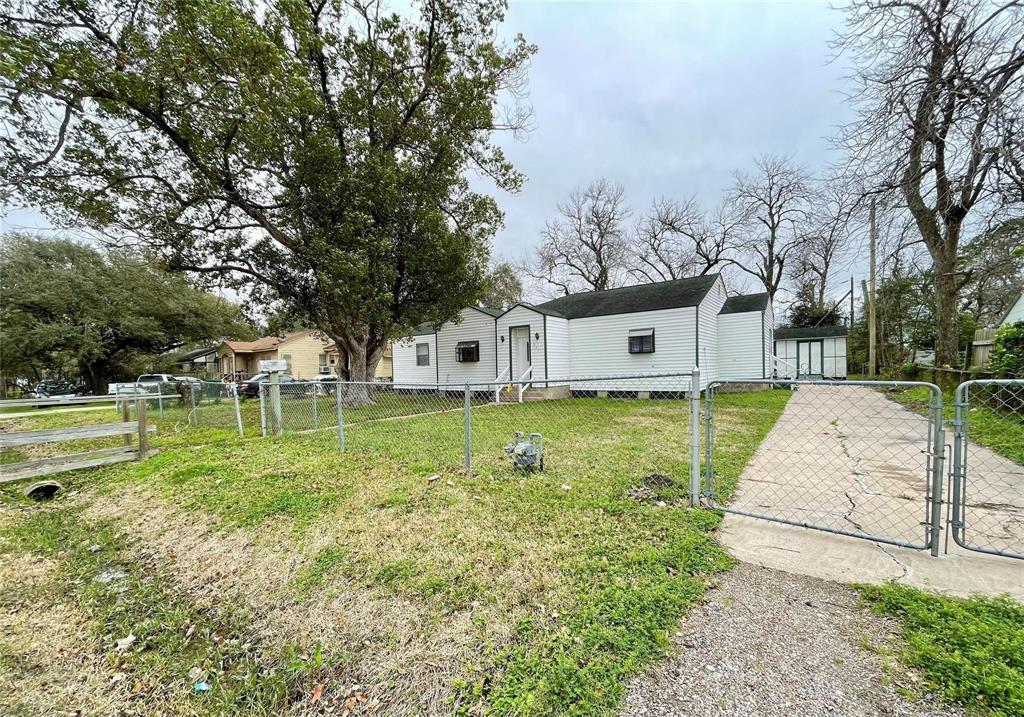 1827 Neuman Street, La Marque, Texas image 2