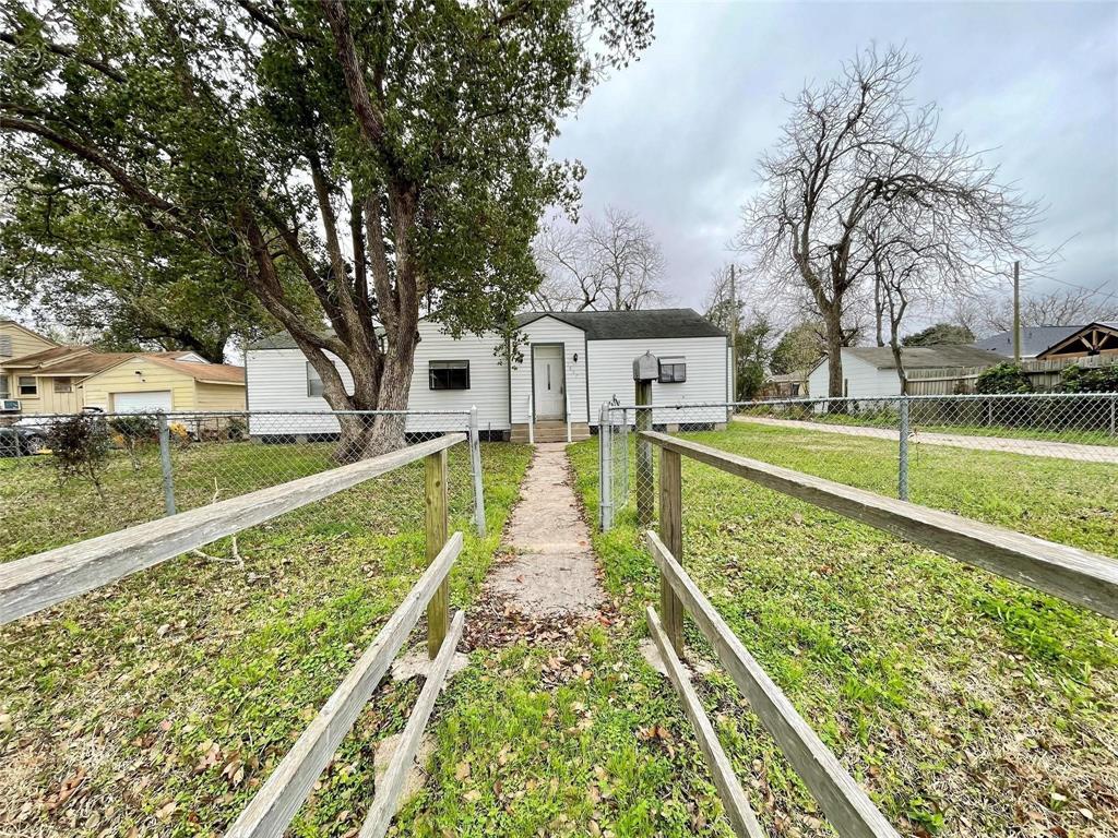 1827 Neuman Street, La Marque, Texas image 4