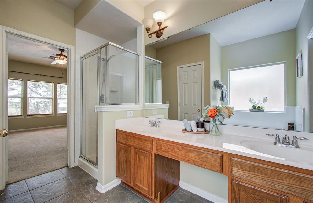 2107 Blue Water Bay Drive, Katy, Texas image 17