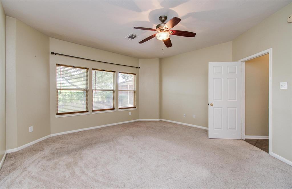 2107 Blue Water Bay Drive, Katy, Texas image 14