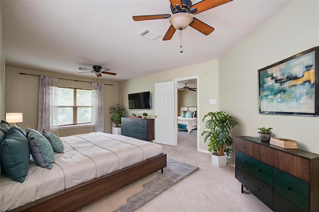 2107 Blue Water Bay Drive, Katy, Texas image 18