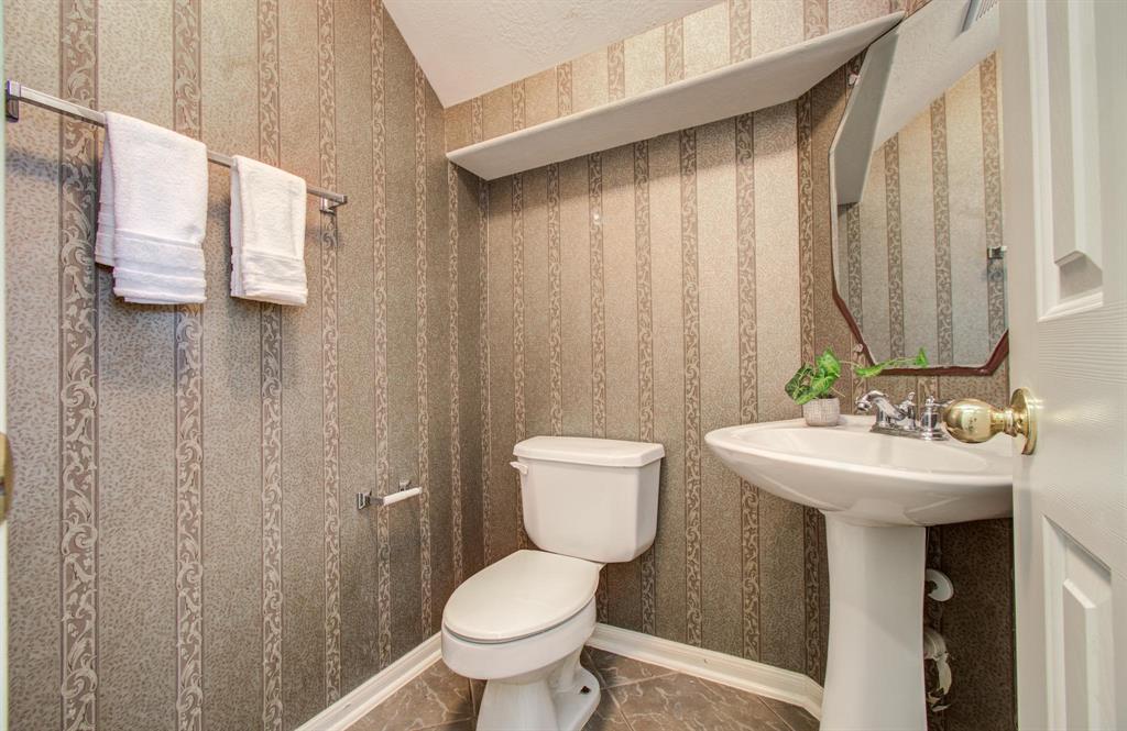 2107 Blue Water Bay Drive, Katy, Texas image 30