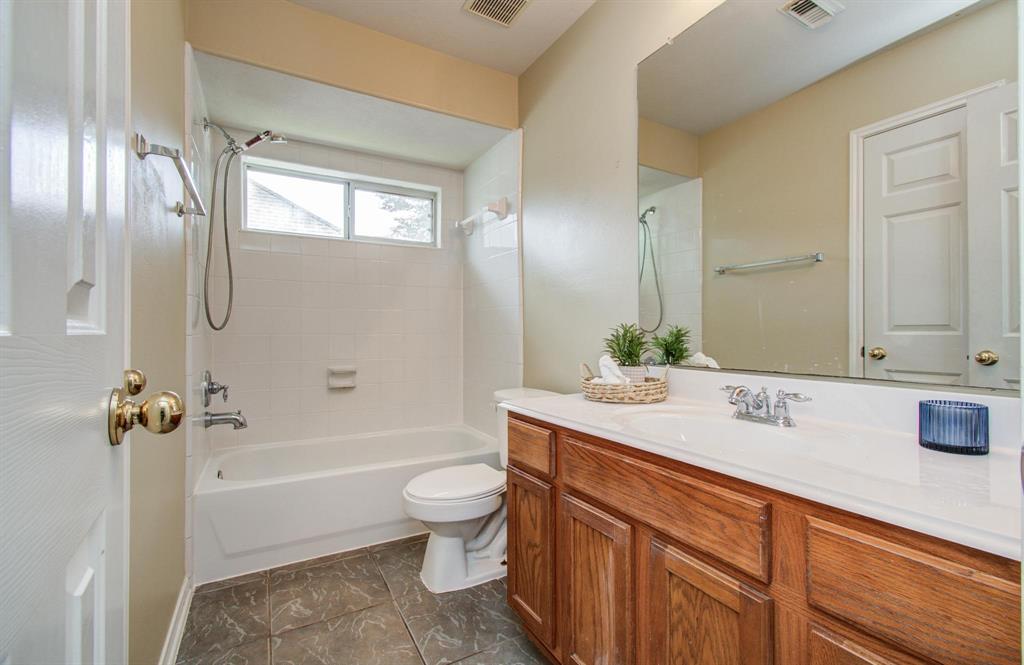 2107 Blue Water Bay Drive, Katy, Texas image 29
