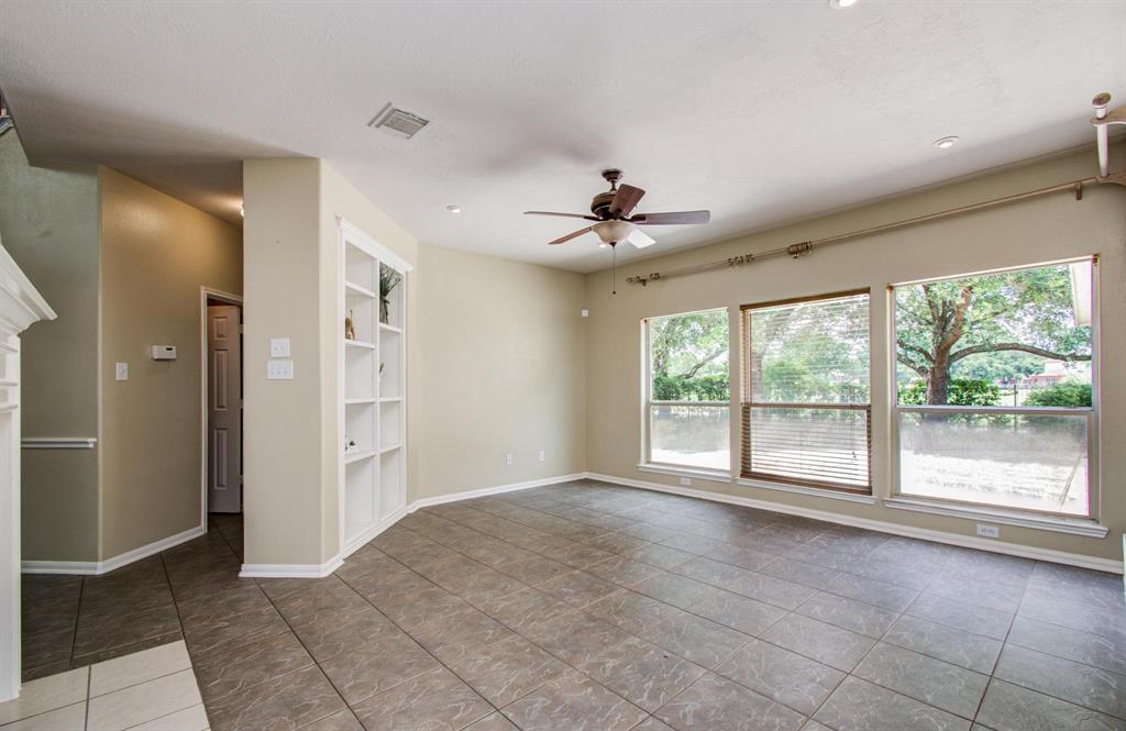 2107 Blue Water Bay Drive, Katy, Texas image 5