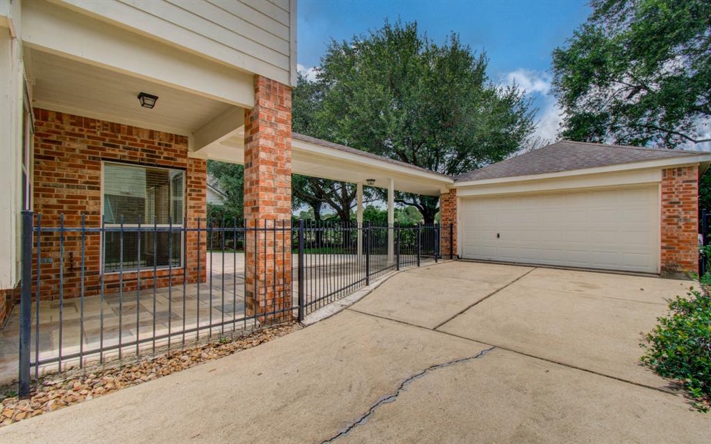 2107 Blue Water Bay Drive, Katy, Texas image 33