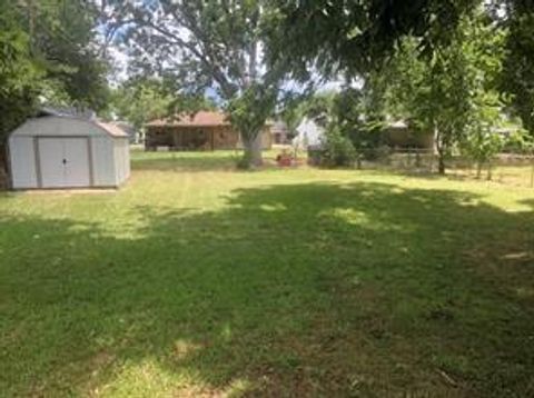 A home in Angleton